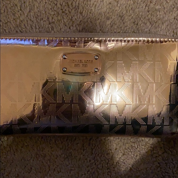 Michael Kors - Picture 2 of 5